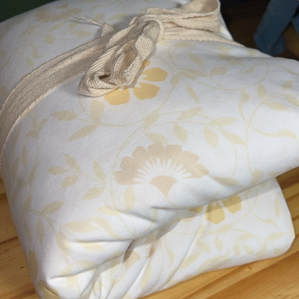 Queen duvet cover pale yellow flowers